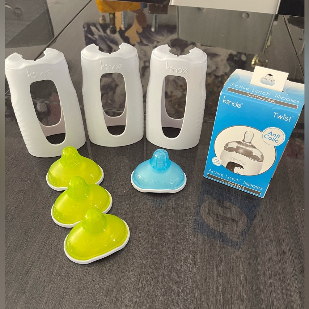 Kiinde bottle holders and nipples